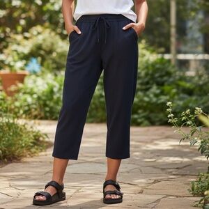 Lululemon Keep Moving Crop 23"
True Navy size 8